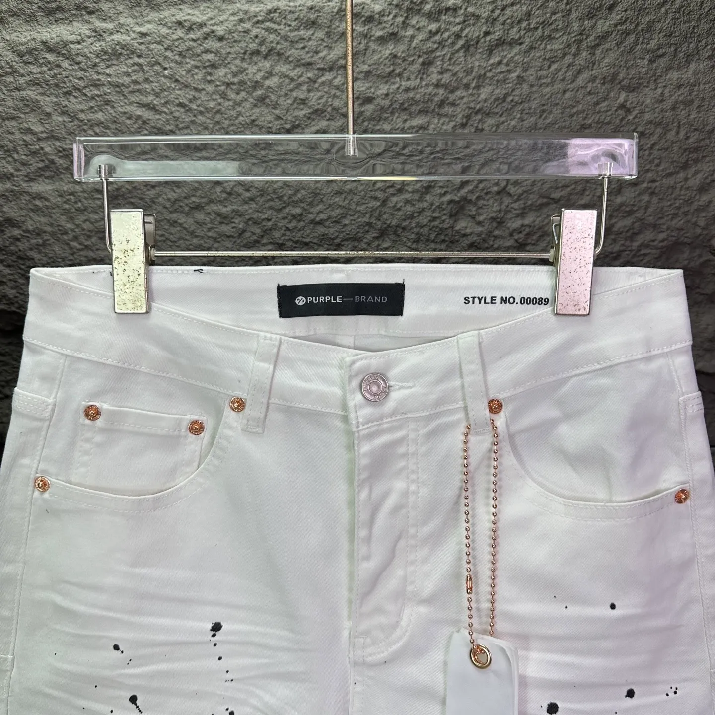 PURPLE BRAND 2026 New Arrival White Pleated Ink Splashed Holes Couple Style Loose Bootcut Jeans High Version High Version Top Ceiling Quality Styles with different wash textures, very friendly to people with thin legs and thick legs. The loose bootcut style is very flattering to the leg shape. Moderate length that never goes out of style, easy and casual to match, basic styling for various styles, a must-have in the wardrobe! The fabric is stiff but also makes the upper body soft without losing texture. The washing process is even more perfect. It is a must-have item for everyone! ! ! Washed wheat, hang tag, pants label, three labels complete Color: White Size: 28, 30, 32, 34, 36 (five sizes)